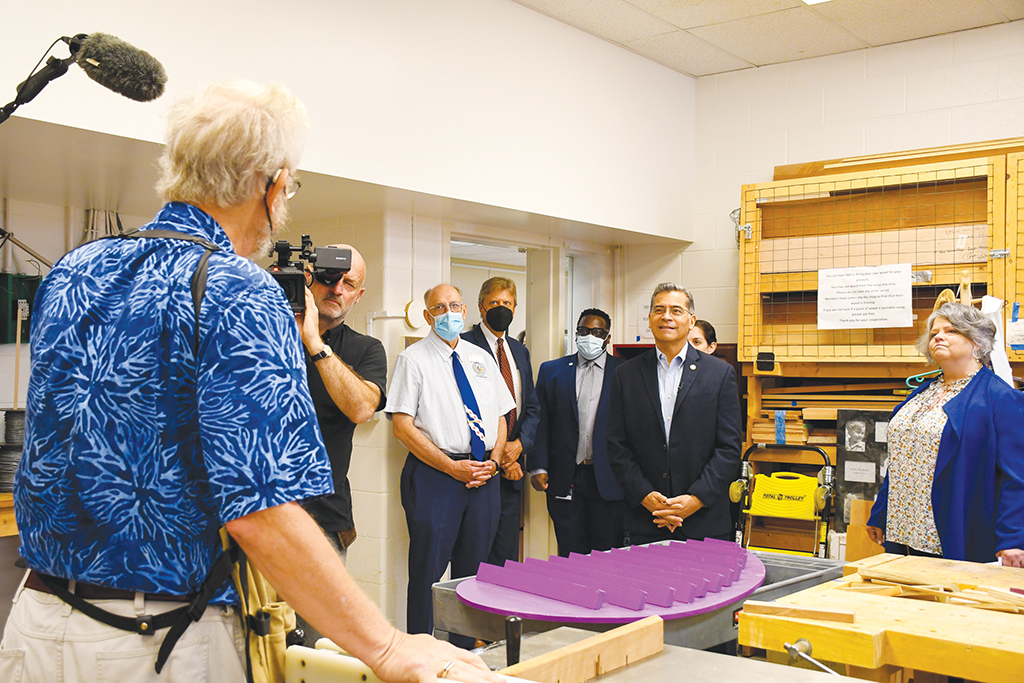 HHS visit to Rockville Sr. Ctr.